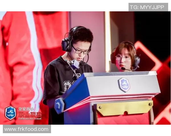 张娜回顾和平精英S15赛季历程与电竞比分的精彩瞬间